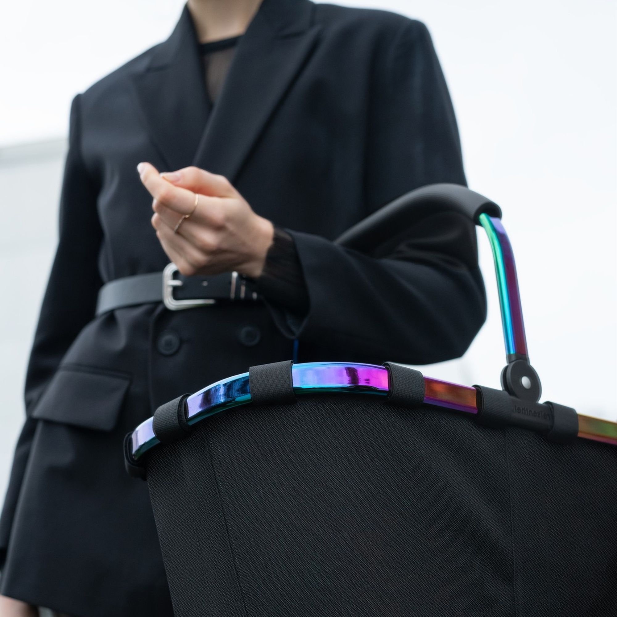 reisenthel - carrybag -   frame rainbow/black