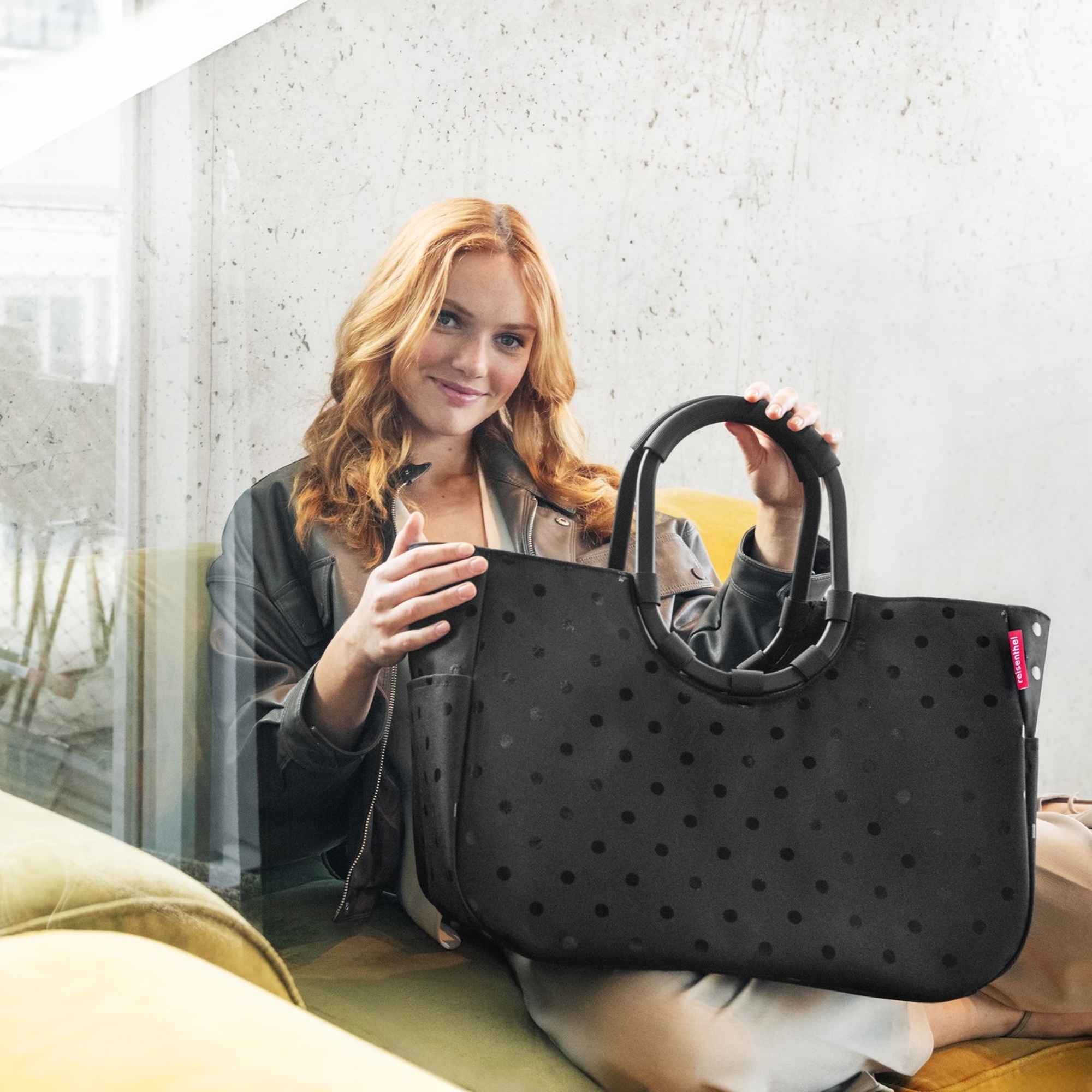 reisenthel - loopshopper L - frame glossy dots black