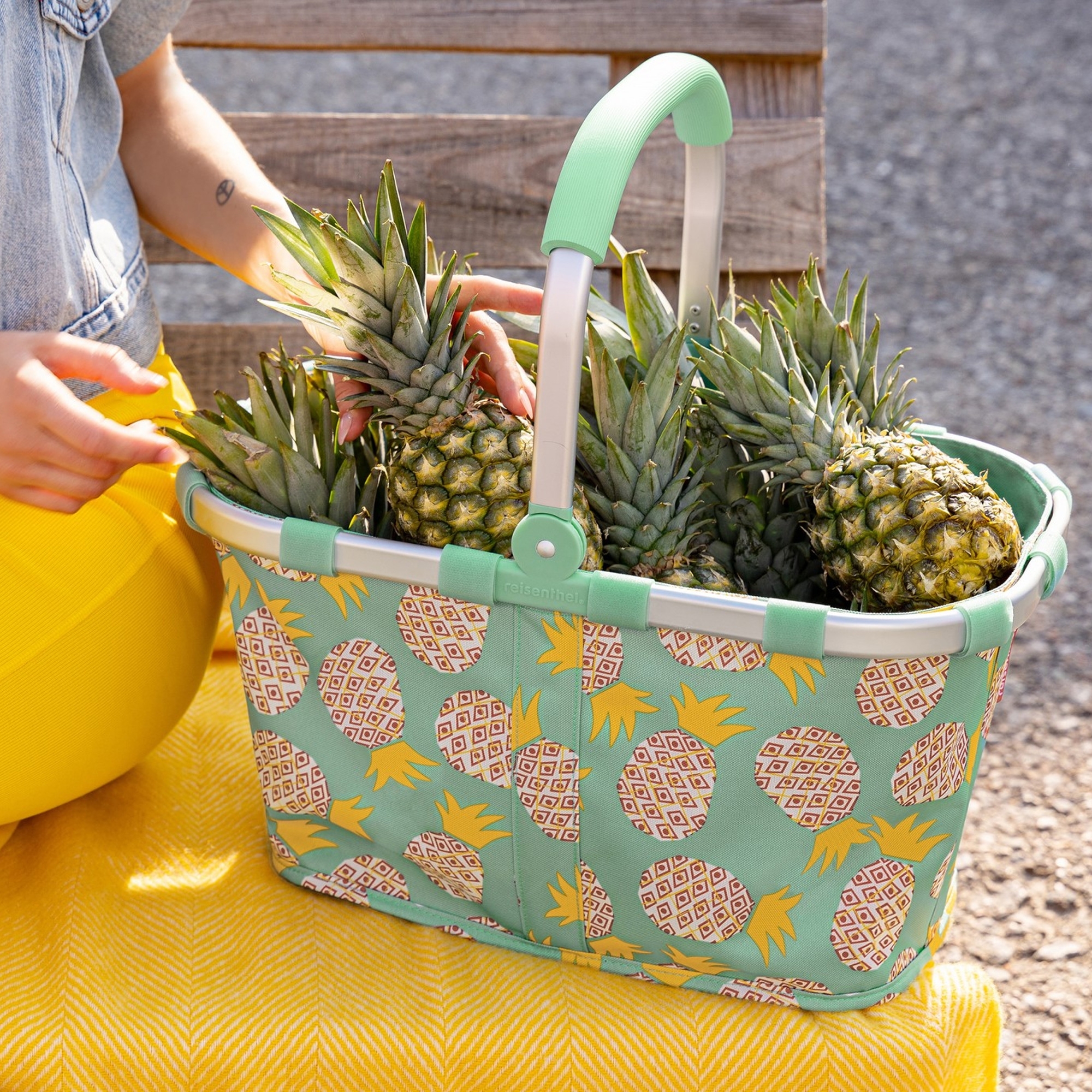 reisenthel - carrybag -pineapple