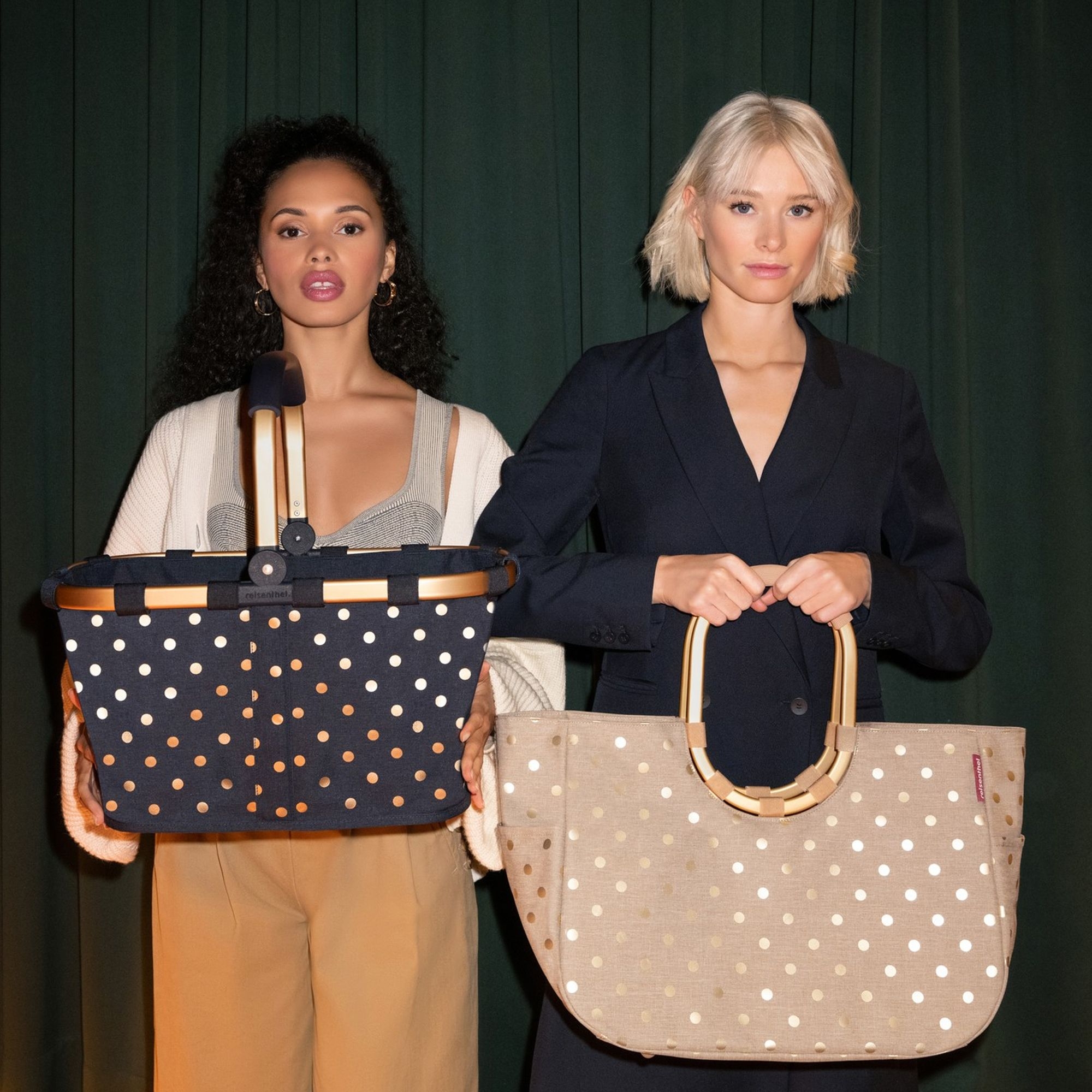 reisenthel - carrybag -  frame metallic dots blue